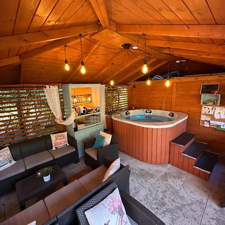 샬레 Kolonia Lesna Z Sauna I Goraca Balia